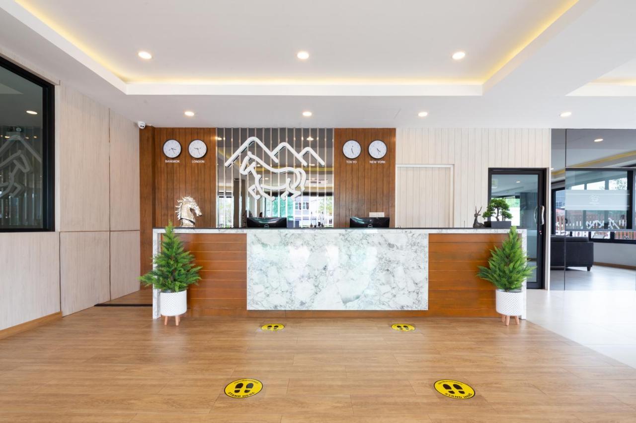 Horsehill Hotel Sriracha Si Racha Exterior photo