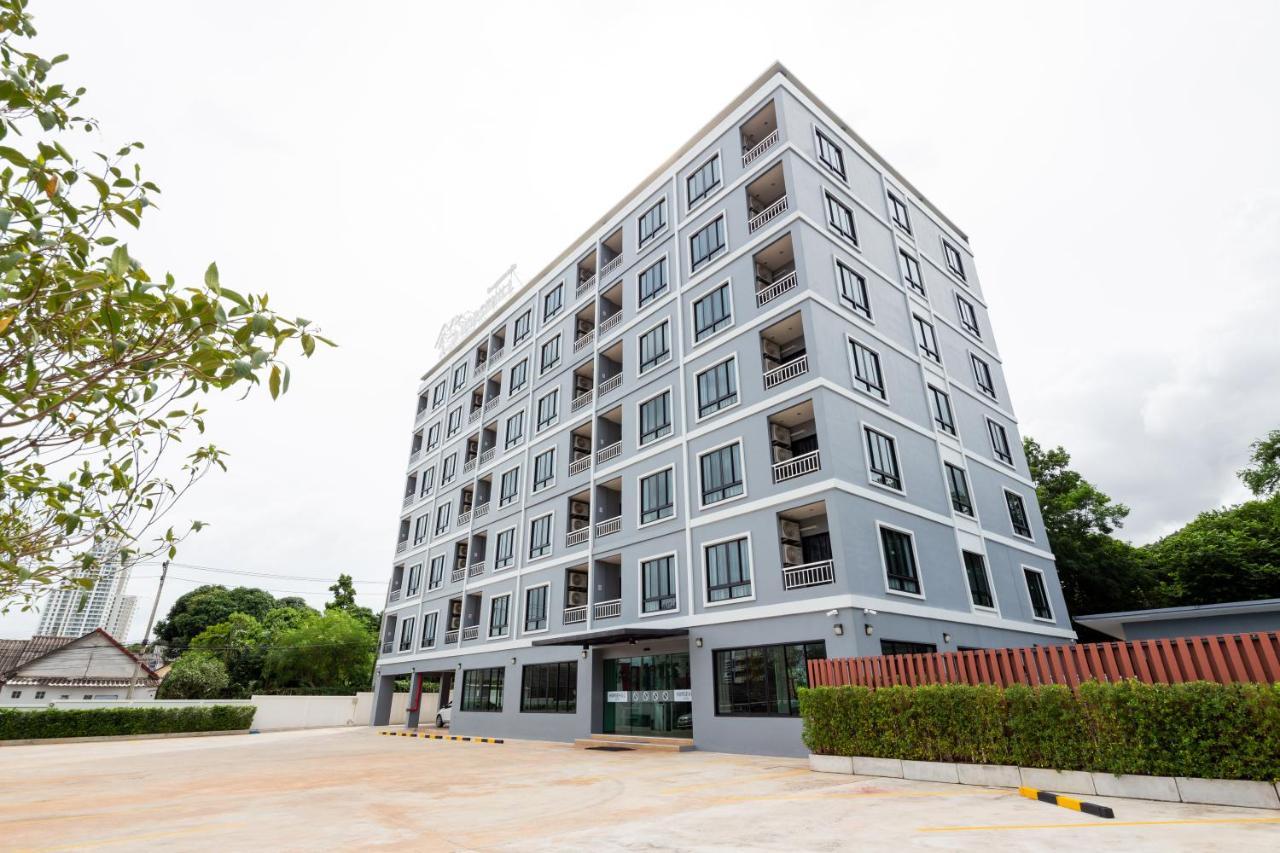 Horsehill Hotel Sriracha Si Racha Exterior photo